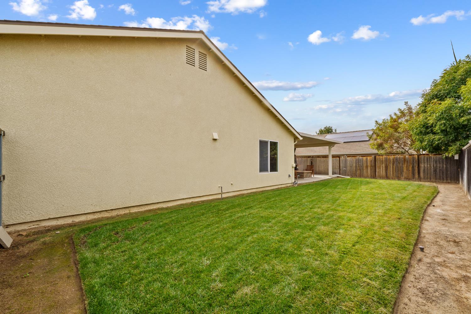 5887 N Bonta Ave, Fresno, CA 93723