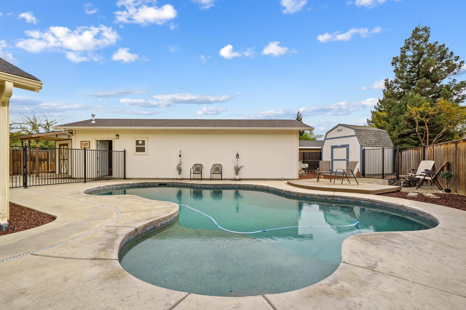 5887 N Bonta Ave, Fresno, CA 93723