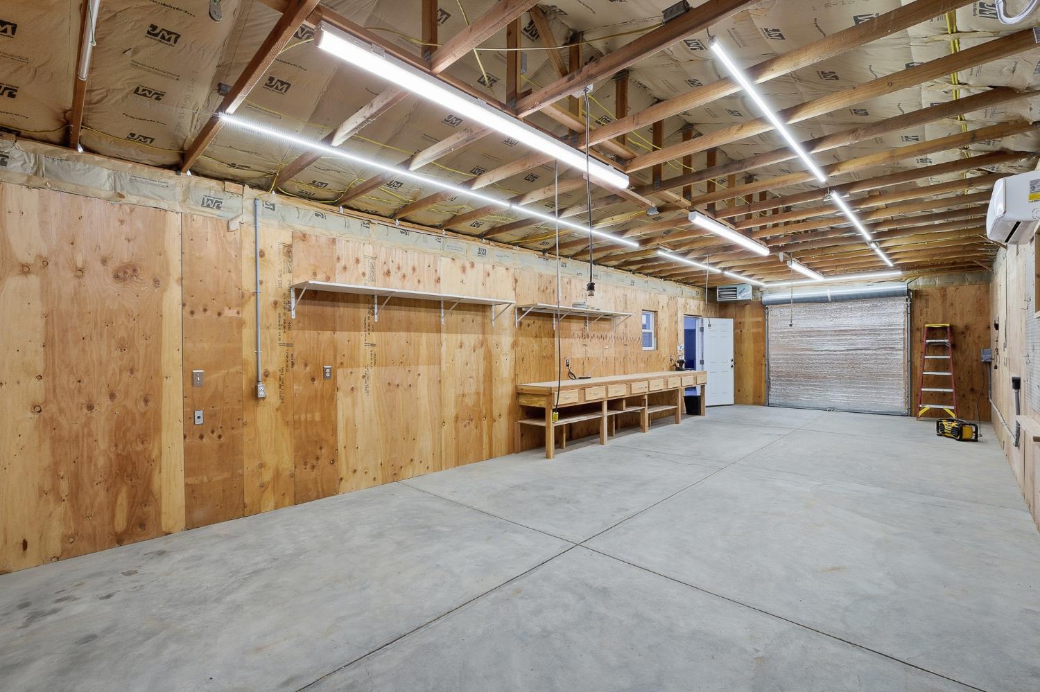 5887 N Bonta Ave, Fresno, CA 93723