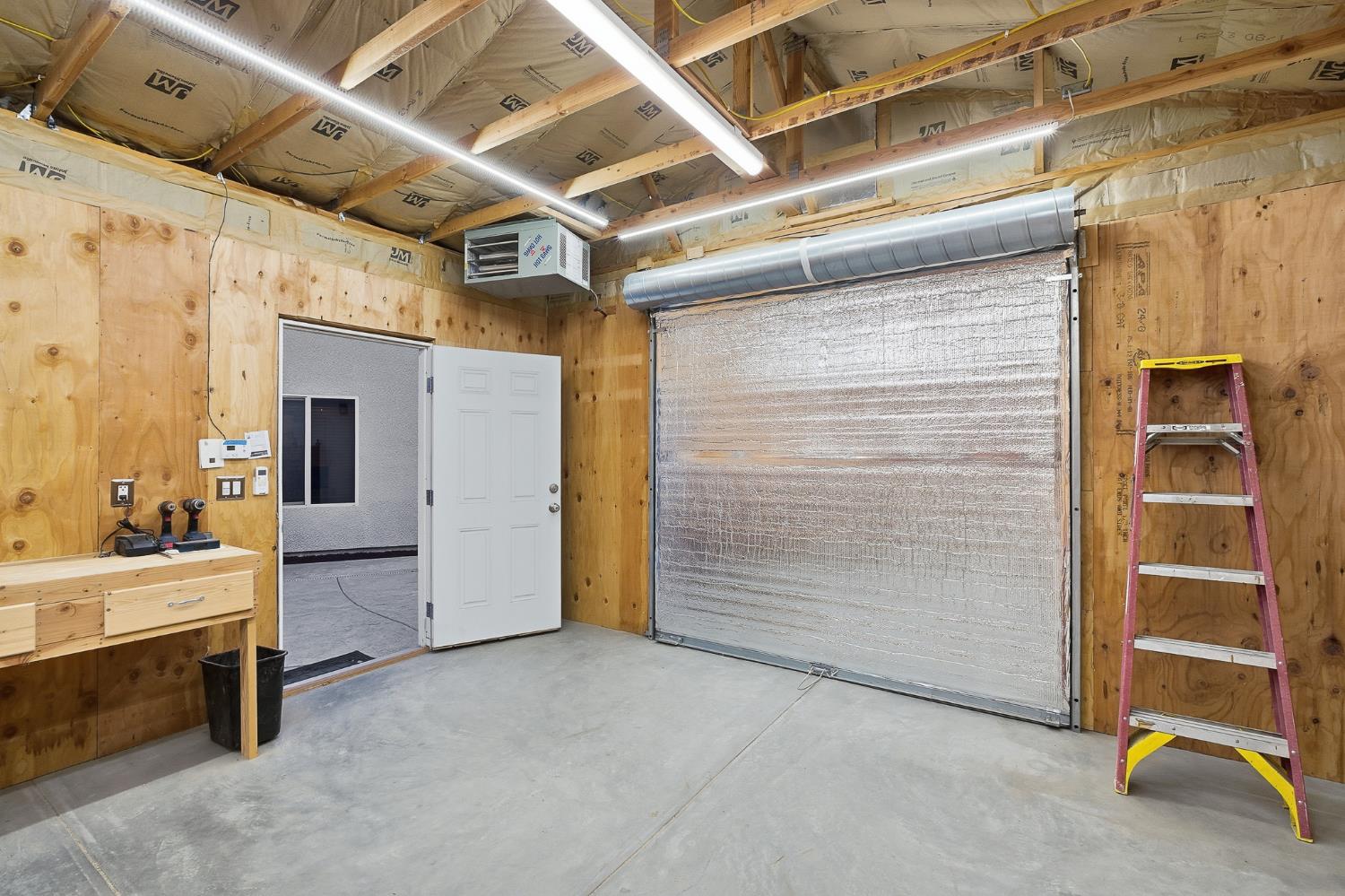 5887 N Bonta Ave, Fresno, CA 93723