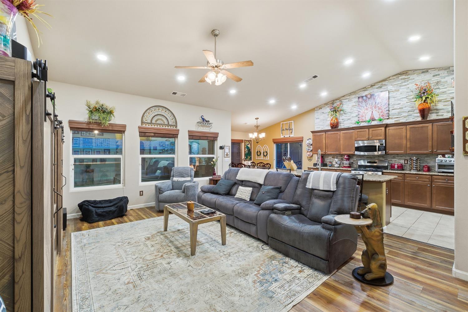 5887 N Bonta Ave, Fresno, CA 93723