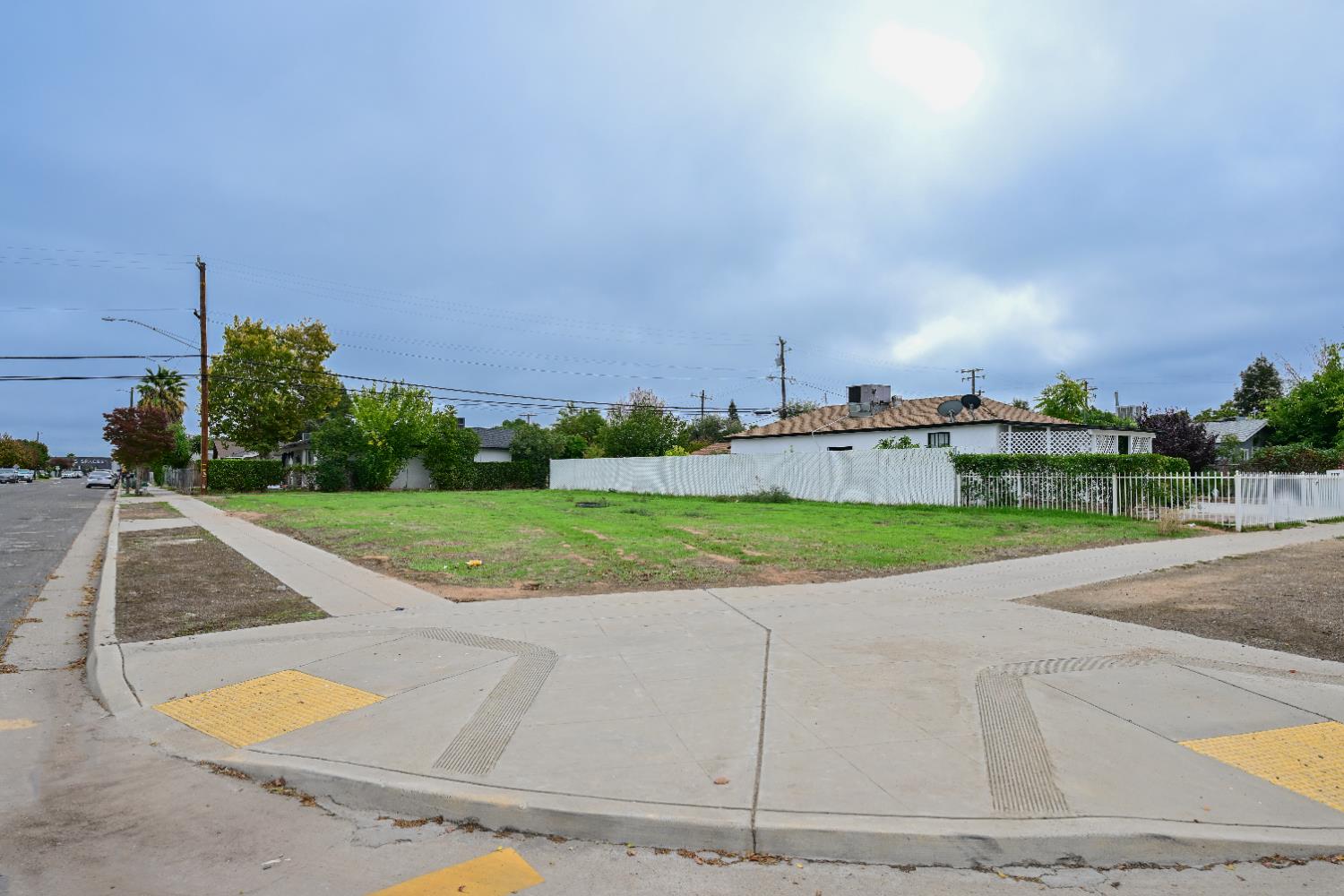 163 W Birch Ave, Pinedale, CA 93650