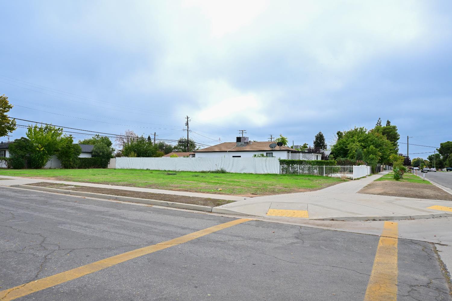 163 W Birch Ave, Pinedale, CA 93650