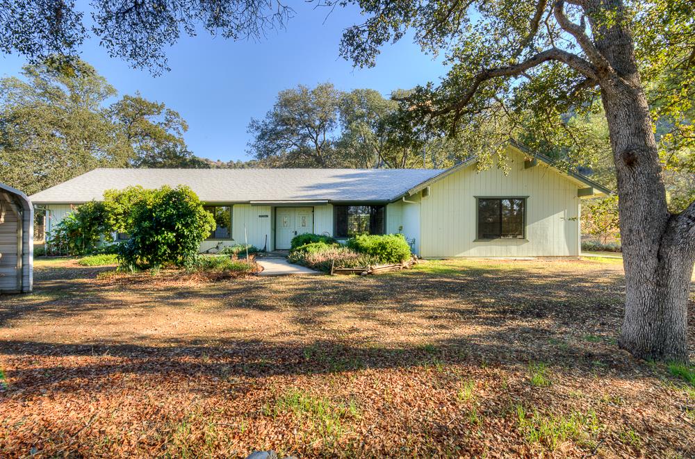 27266 Twin Ponds Rd, Clovis, CA 93619