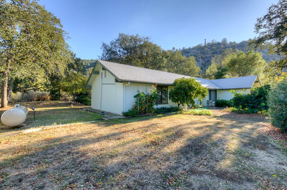 27266 Twin Ponds Rd, Clovis, CA 93619