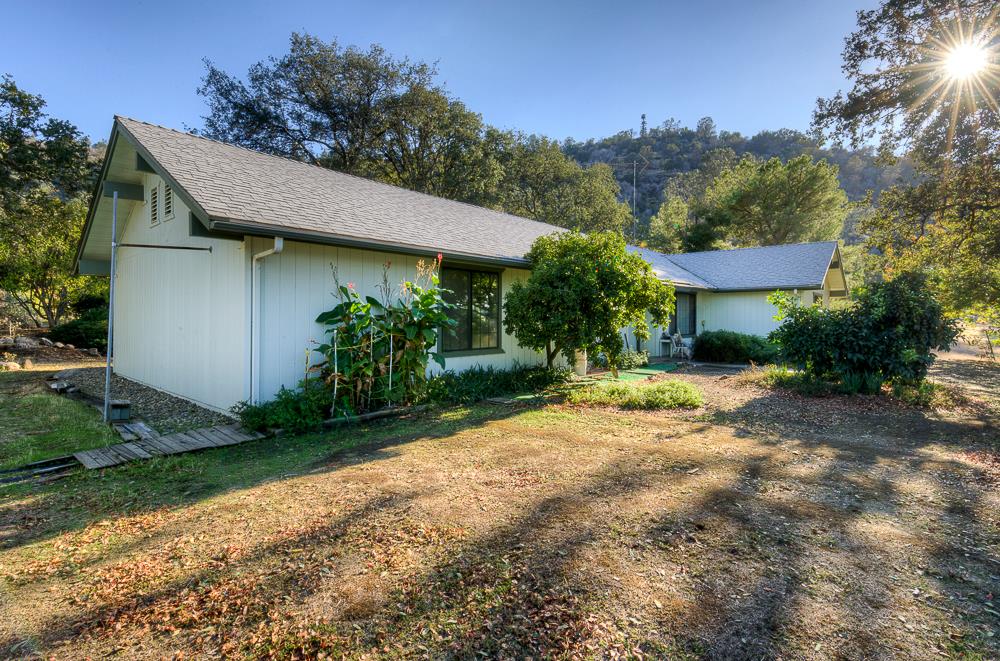 27266 Twin Ponds Rd, Clovis, CA 93619