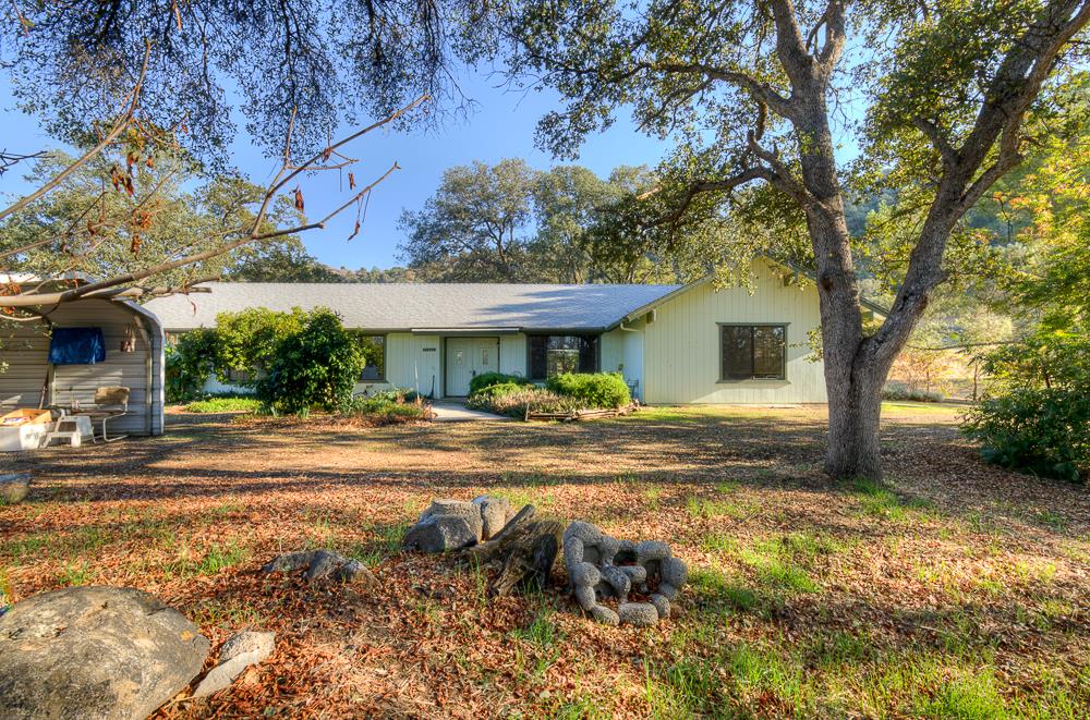 27266 Twin Ponds Rd, Clovis, CA 93619