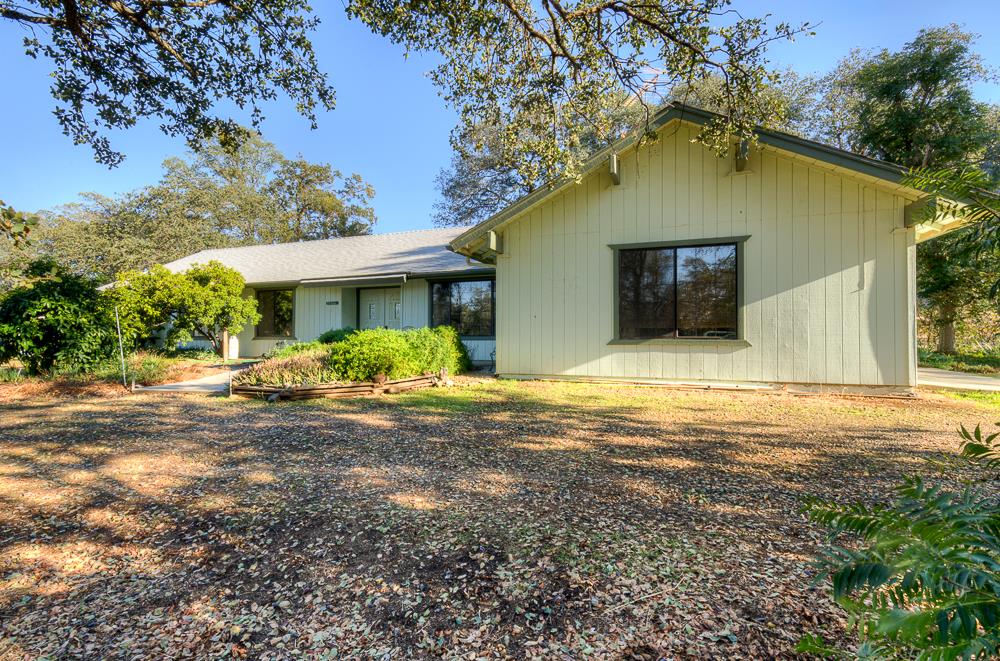 27266 Twin Ponds Rd, Clovis, CA 93619