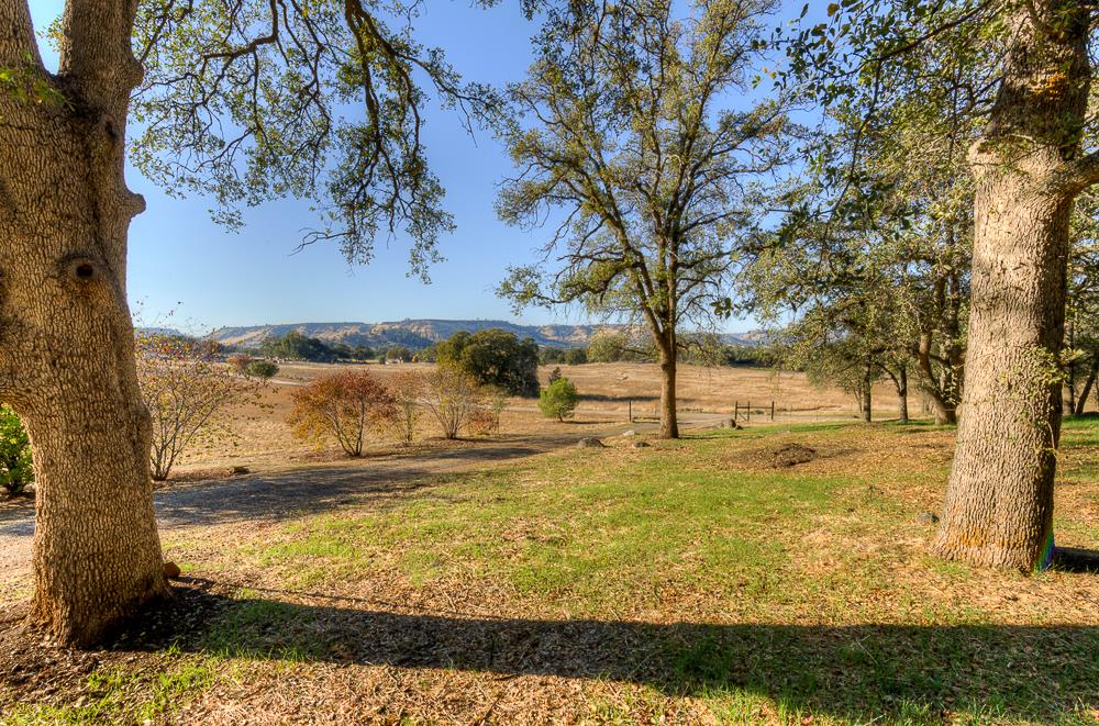 27266 Twin Ponds Rd, Clovis, CA 93619