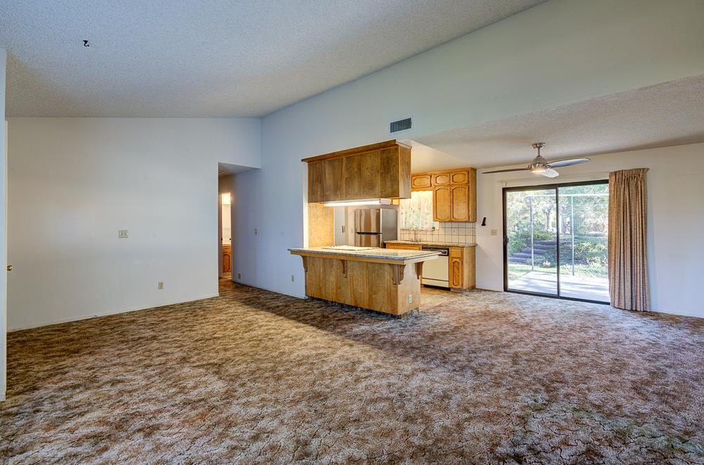 27266 Twin Ponds Rd, Clovis, CA 93619