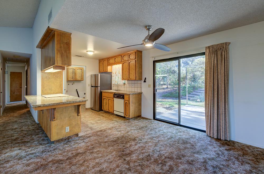 27266 Twin Ponds Rd, Clovis, CA 93619