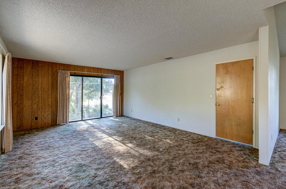 27266 Twin Ponds Rd, Clovis, CA 93619