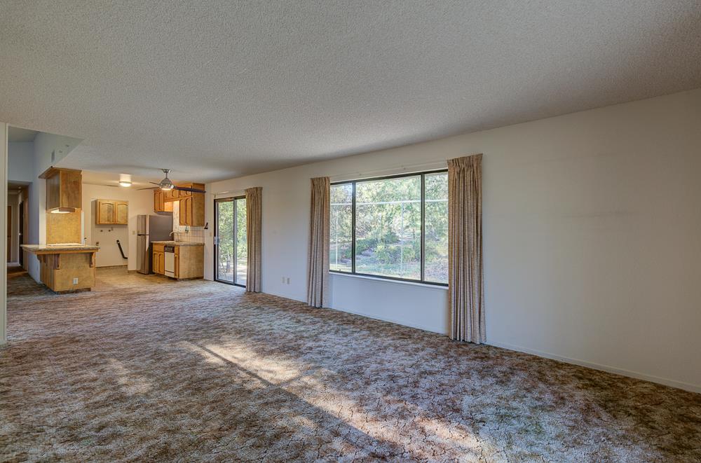 27266 Twin Ponds Rd, Clovis, CA 93619