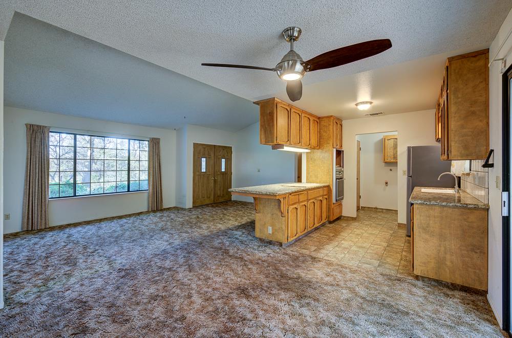 27266 Twin Ponds Rd, Clovis, CA 93619