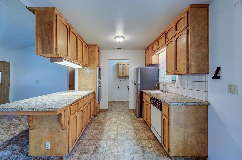 27266 Twin Ponds Rd, Clovis, CA 93619