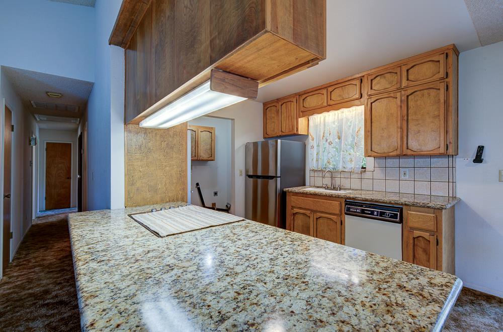 27266 Twin Ponds Rd, Clovis, CA 93619