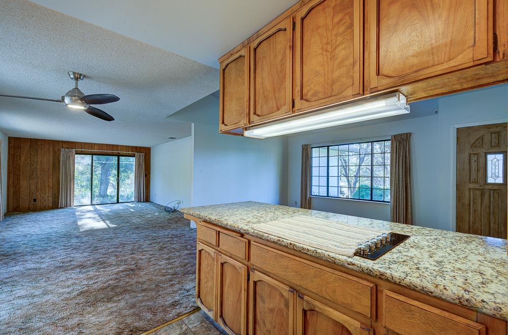 27266 Twin Ponds Rd, Clovis, CA 93619