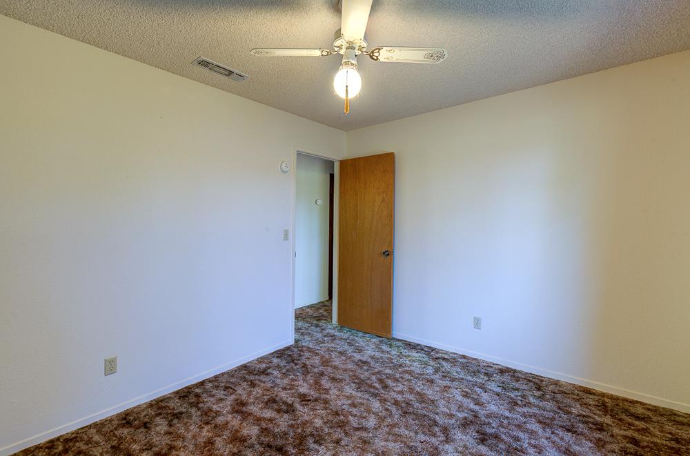 27266 Twin Ponds Rd, Clovis, CA 93619