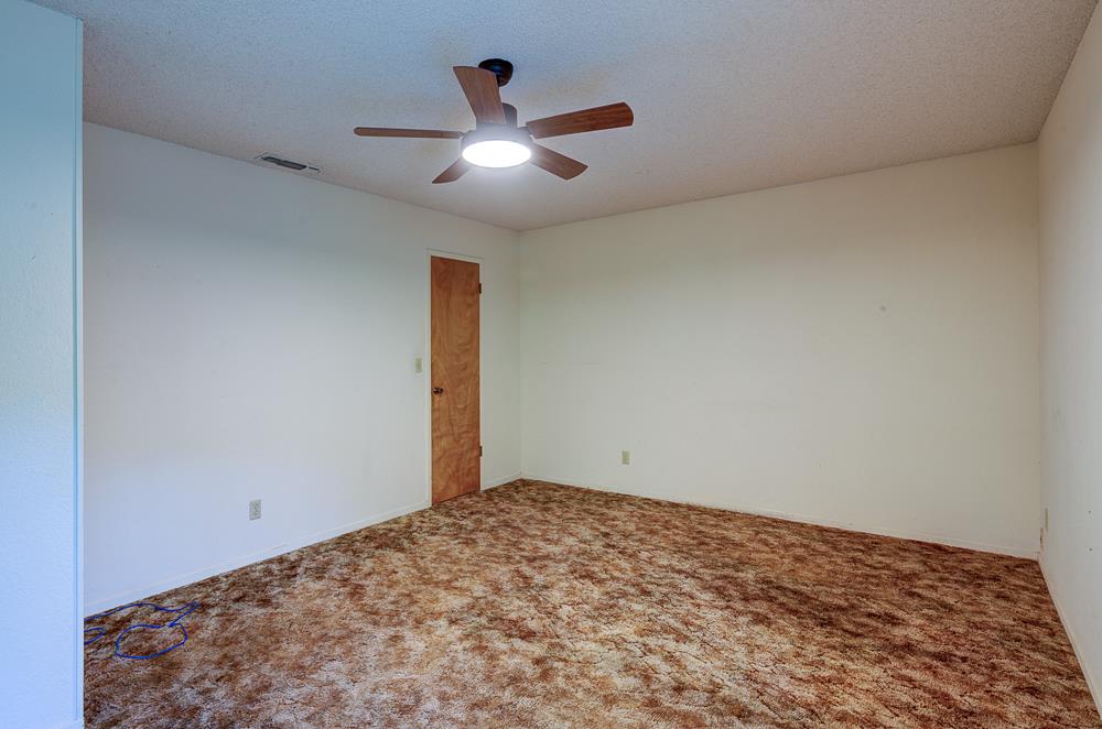 27266 Twin Ponds Rd, Clovis, CA 93619