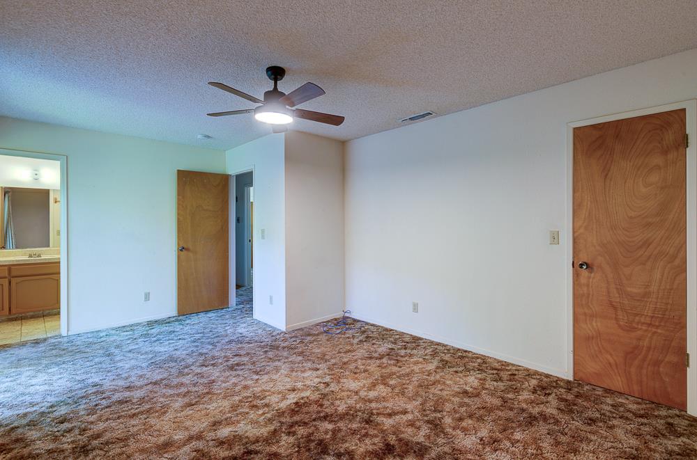 27266 Twin Ponds Rd, Clovis, CA 93619