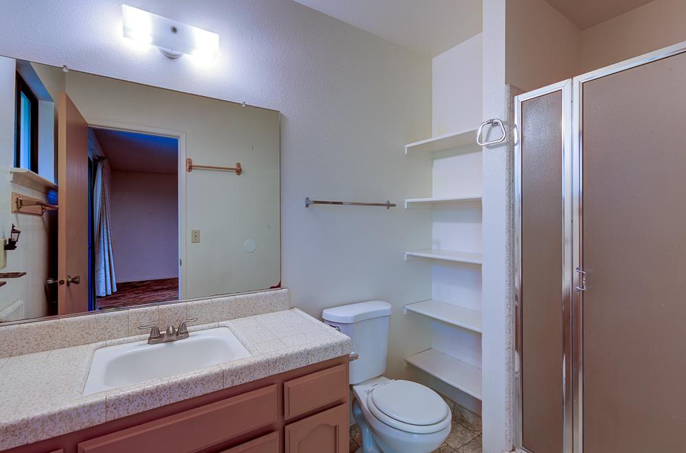 27266 Twin Ponds Rd, Clovis, CA 93619