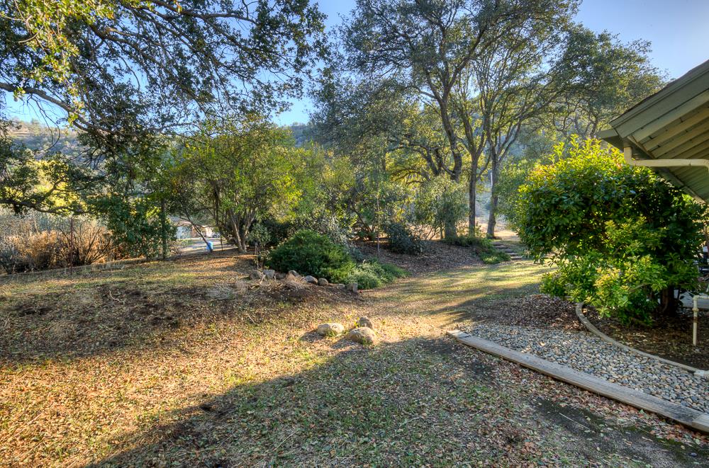 27266 Twin Ponds Rd, Clovis, CA 93619