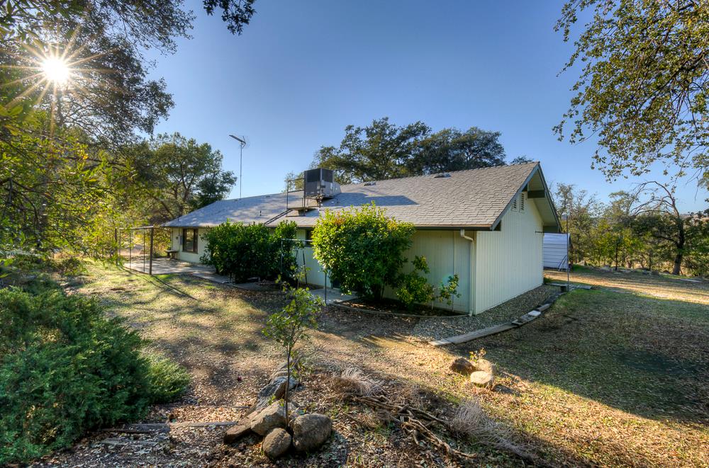 27266 Twin Ponds Rd, Clovis, CA 93619