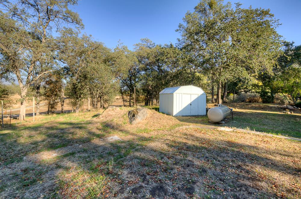 27266 Twin Ponds Rd, Clovis, CA 93619