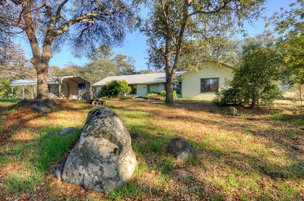 27266 Twin Ponds Rd, Clovis, CA 93619