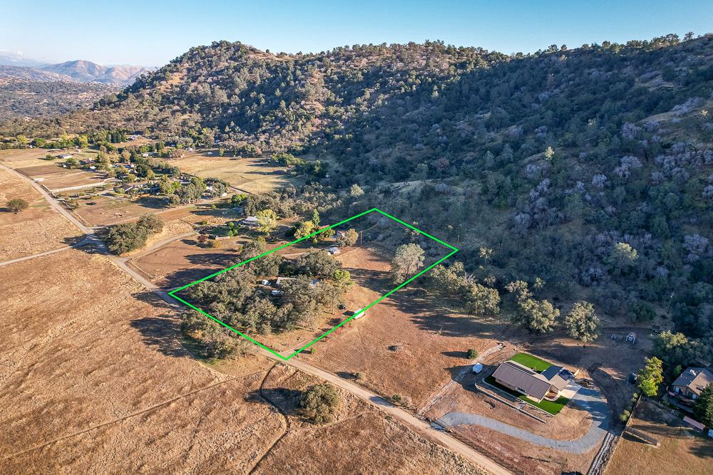 27266 Twin Ponds Rd, Clovis, CA 93619