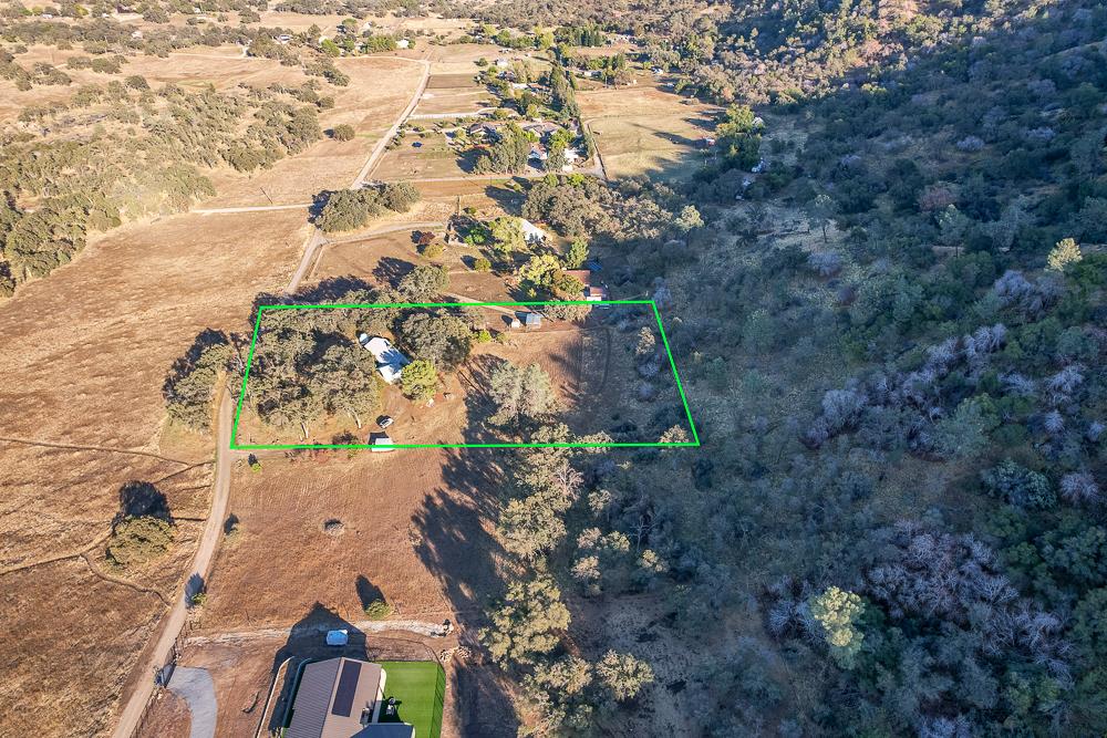 27266 Twin Ponds Rd, Clovis, CA 93619