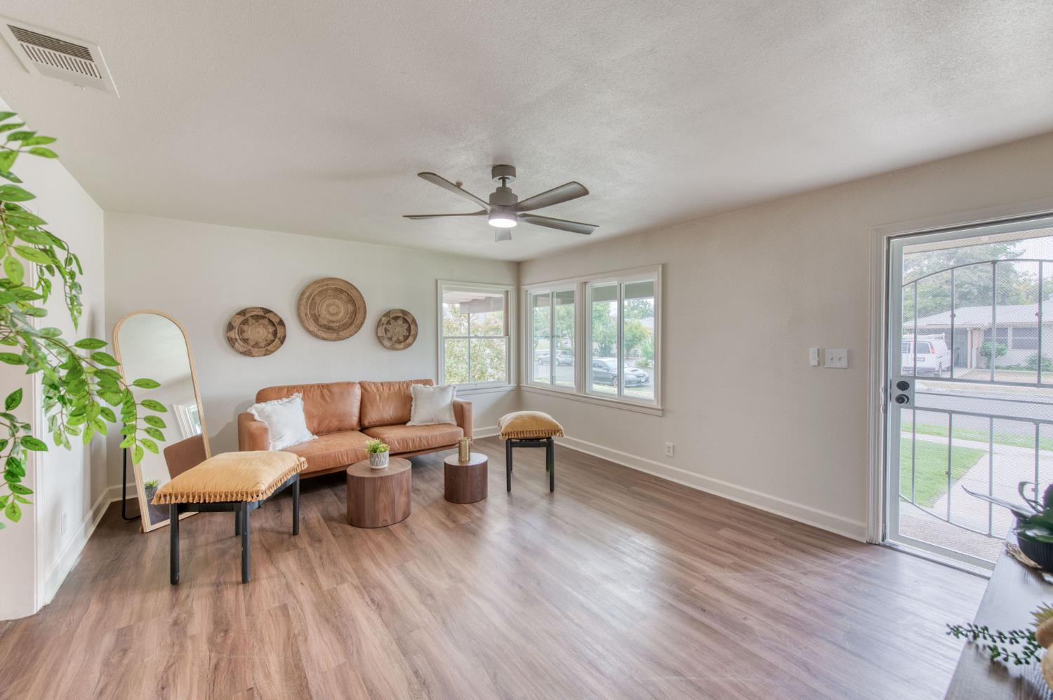 928 W Lansing Way, Fresno, CA 93705