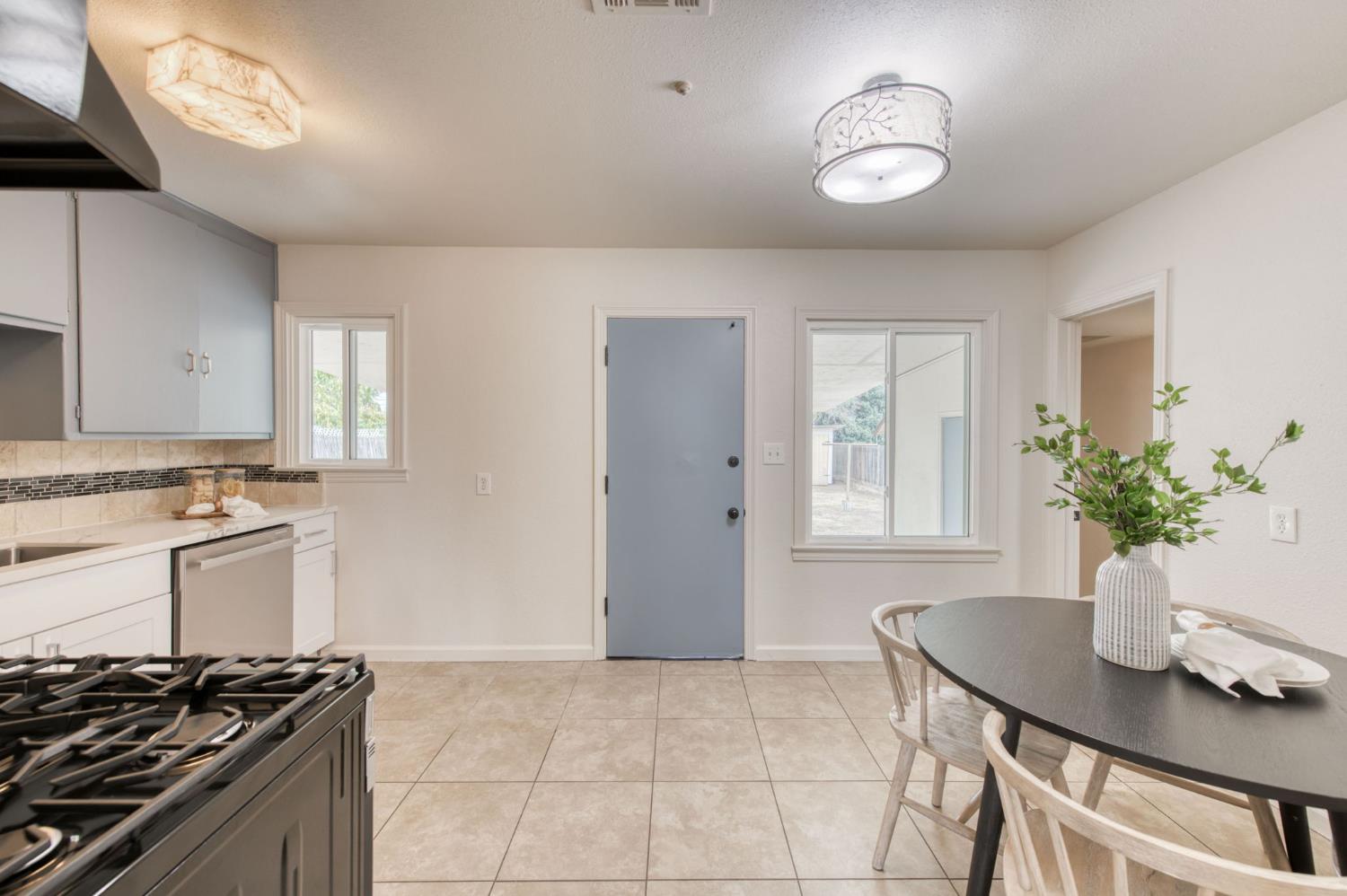 928 W Lansing Way, Fresno, CA 93705