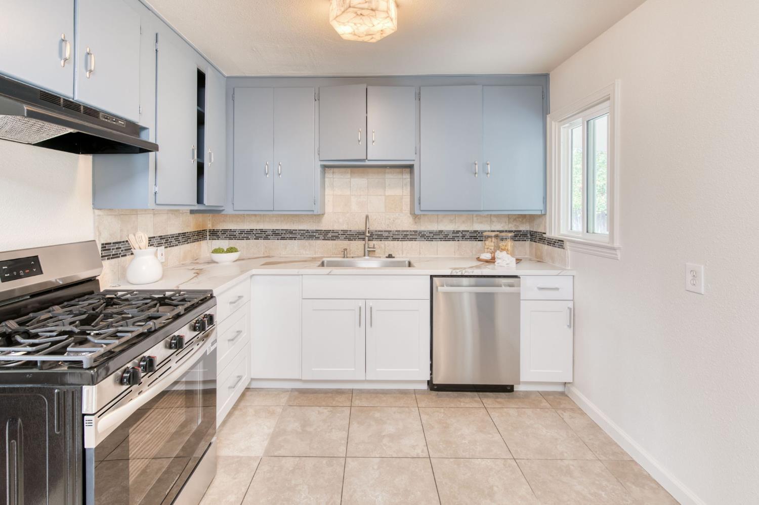 928 W Lansing Way, Fresno, CA 93705