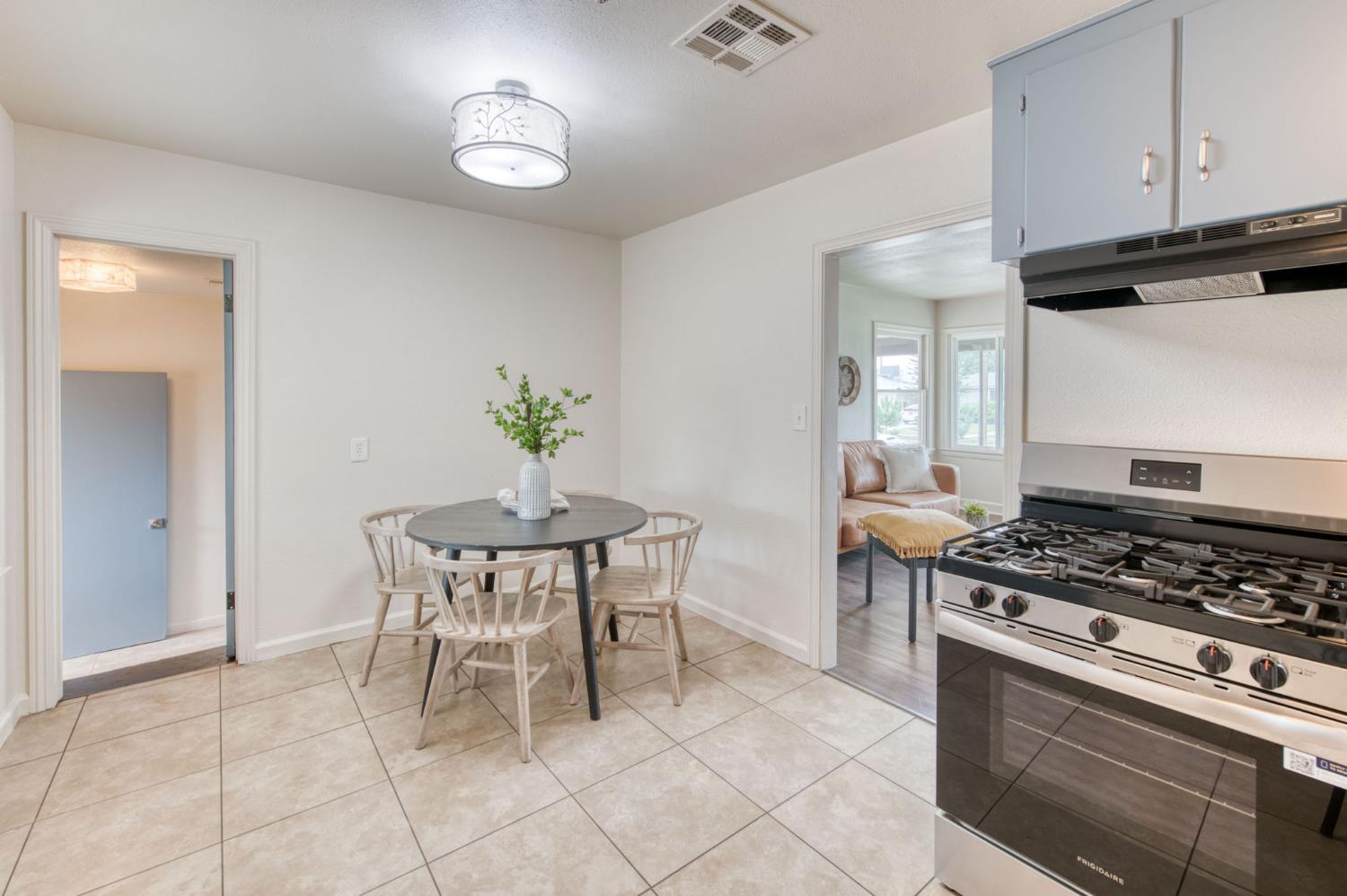 928 W Lansing Way, Fresno, CA 93705