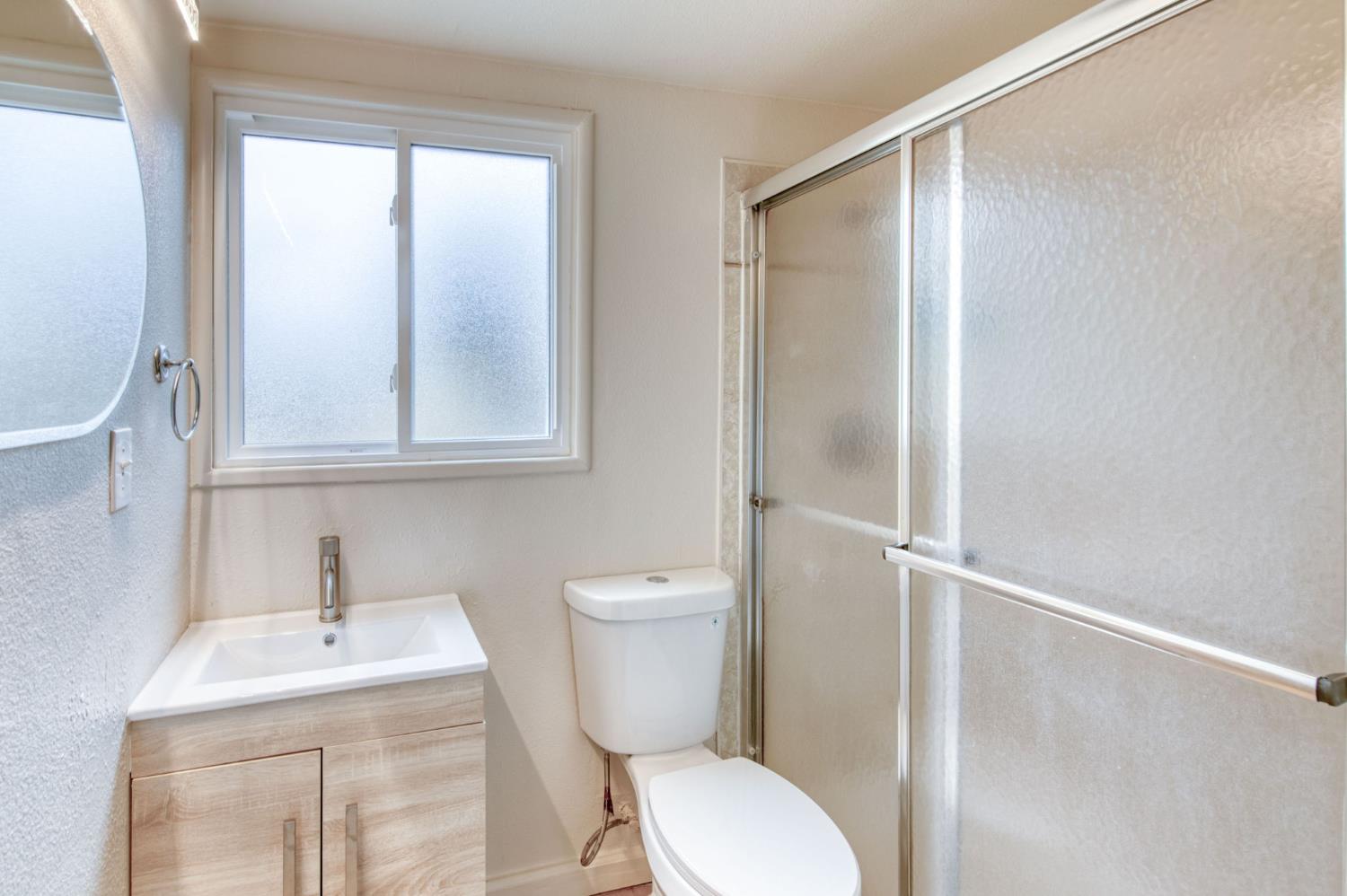 928 W Lansing Way, Fresno, CA 93705