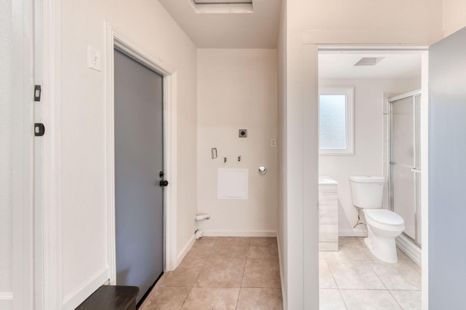 928 W Lansing Way, Fresno, CA 93705