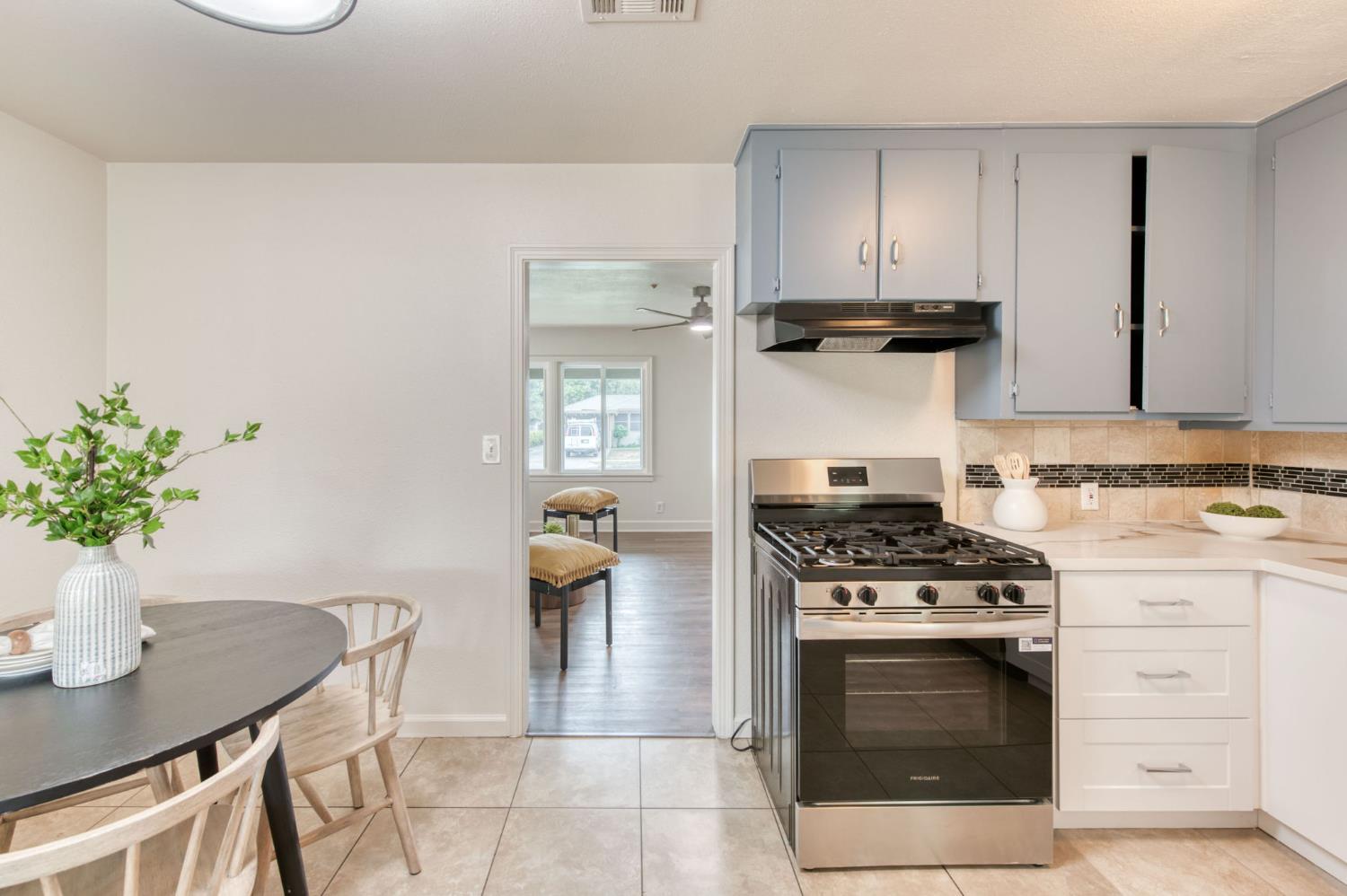 928 W Lansing Way, Fresno, CA 93705