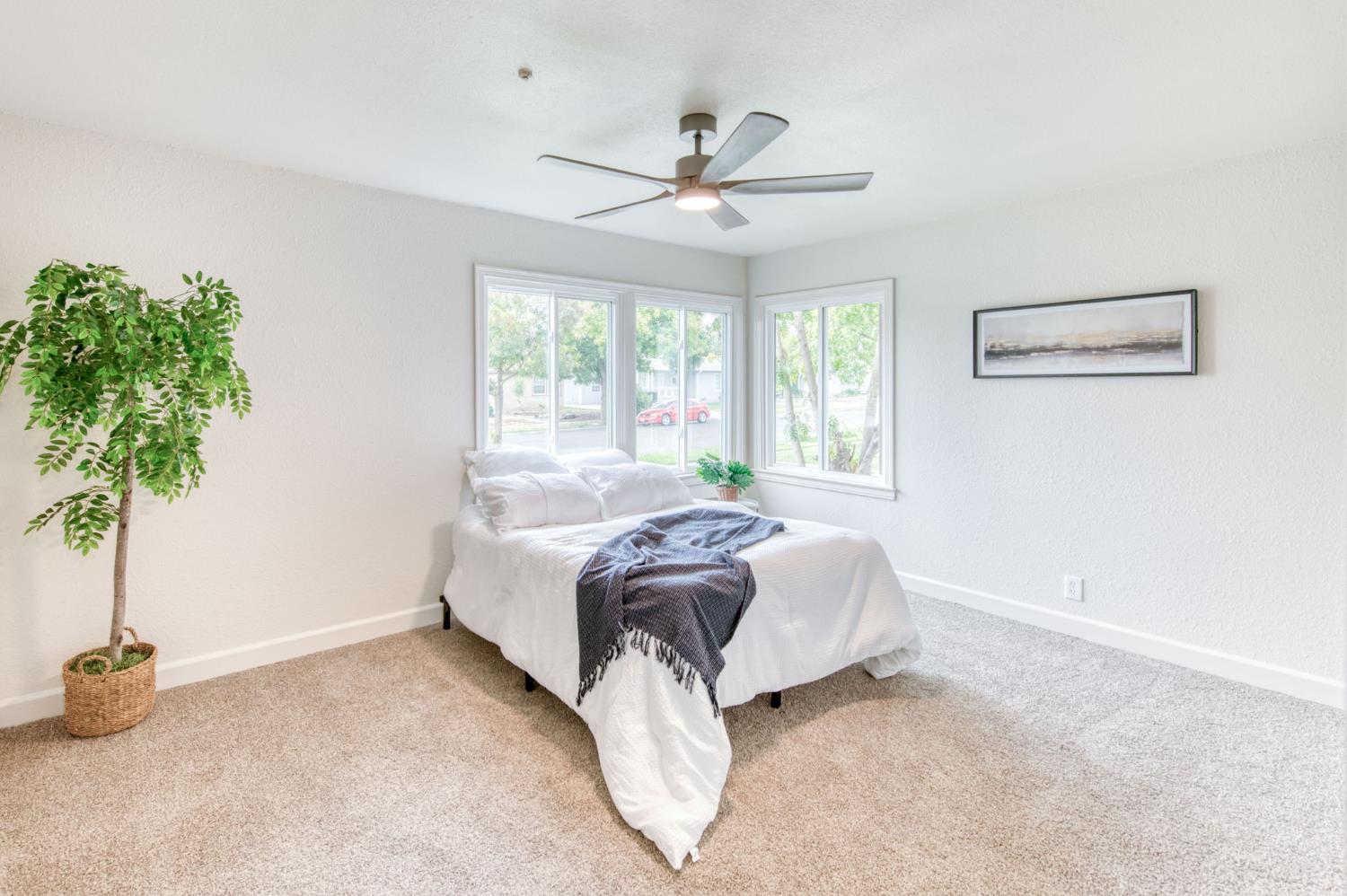 928 W Lansing Way, Fresno, CA 93705