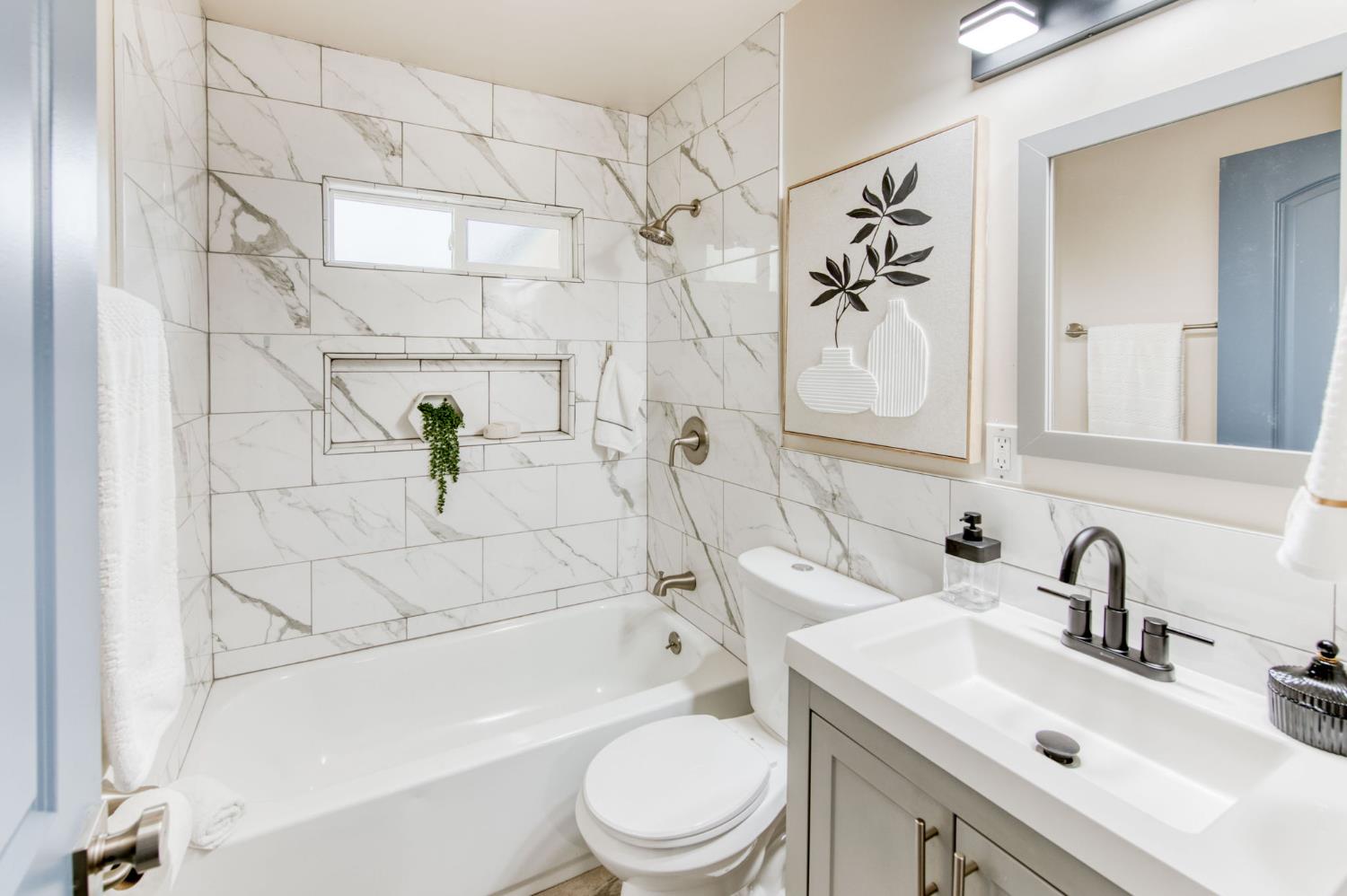 928 W Lansing Way, Fresno, CA 93705