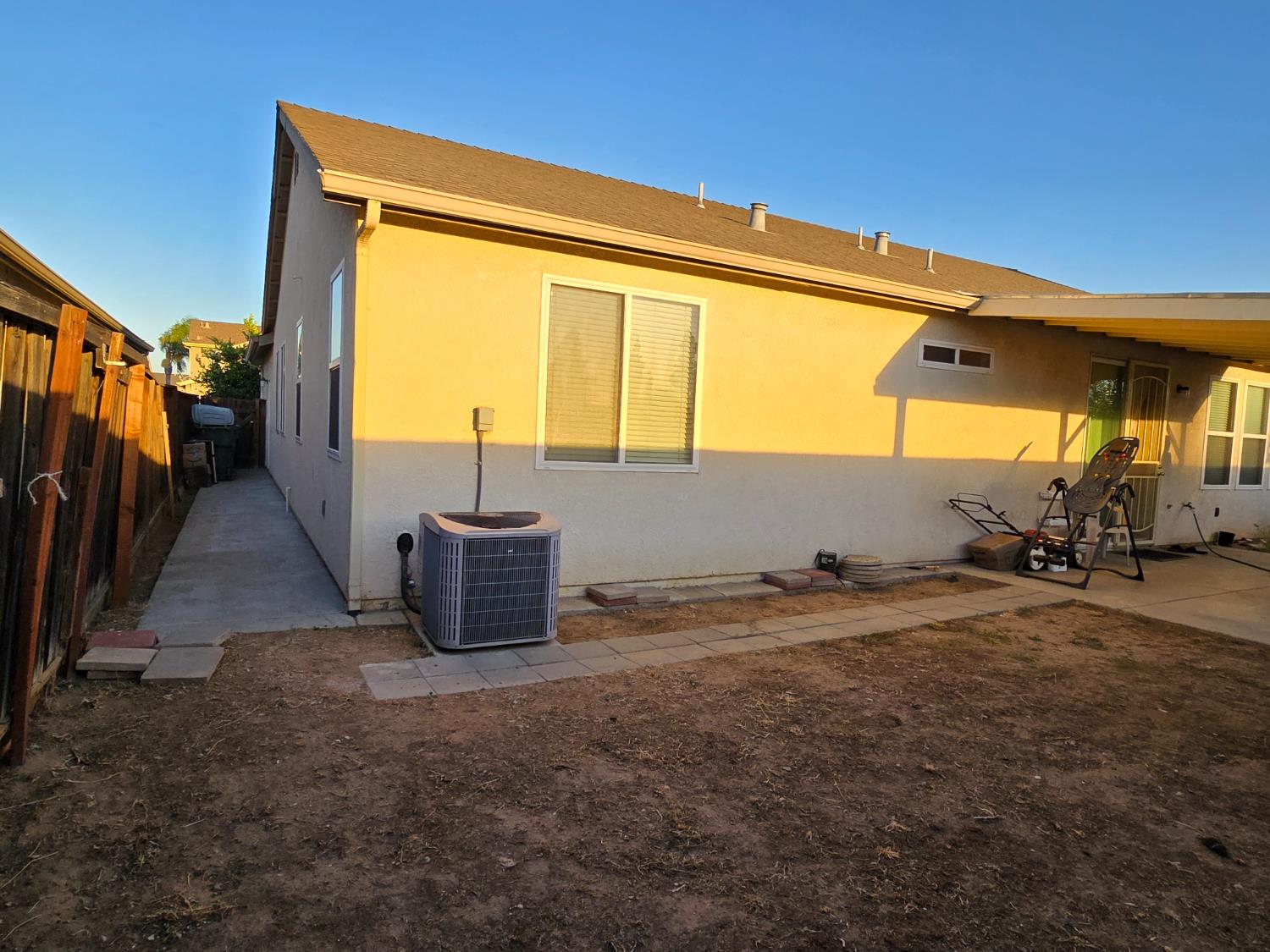 2312 S Bush Ave, Fresno, CA 93727