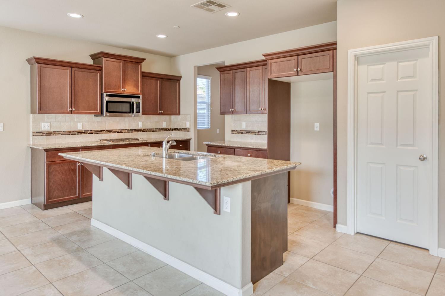 3460 Griffith Ave, Clovis, CA 93619