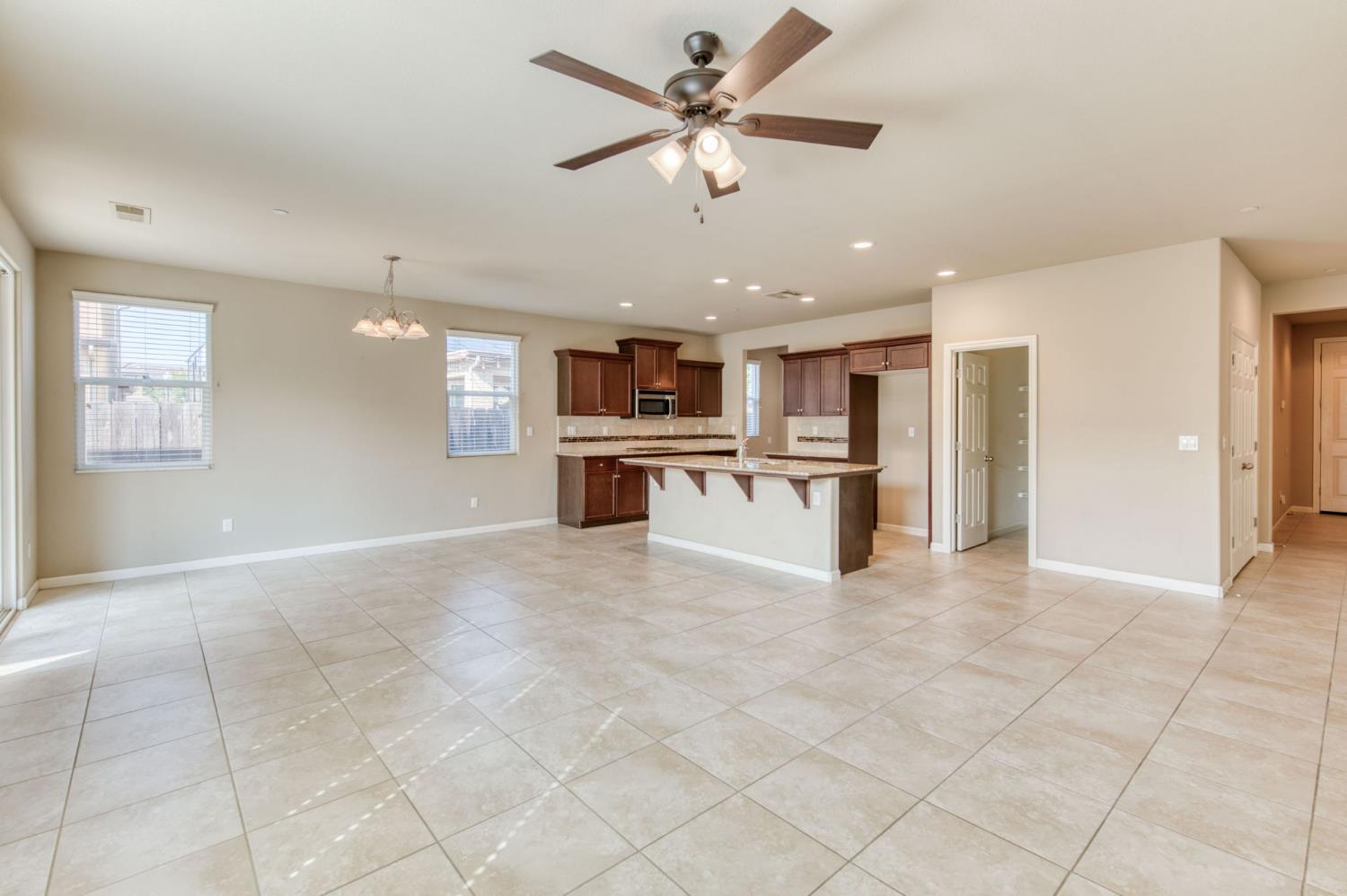 3460 Griffith Ave, Clovis, CA 93619