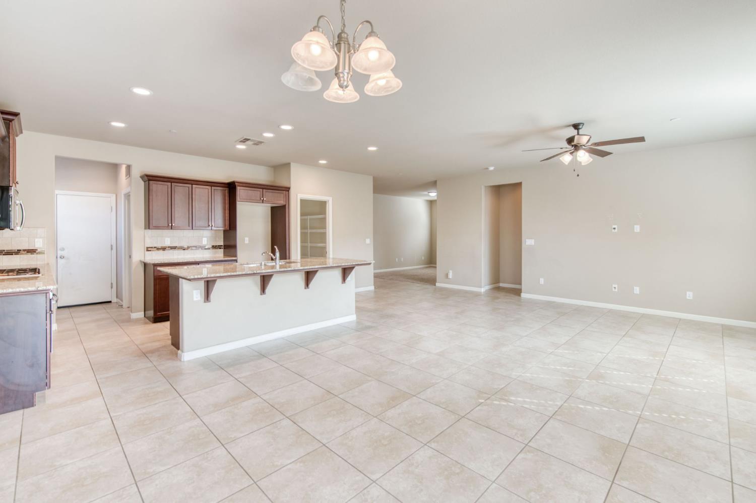 3460 Griffith Ave, Clovis, CA 93619