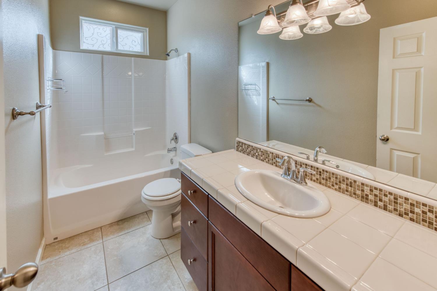 3460 Griffith Ave, Clovis, CA 93619