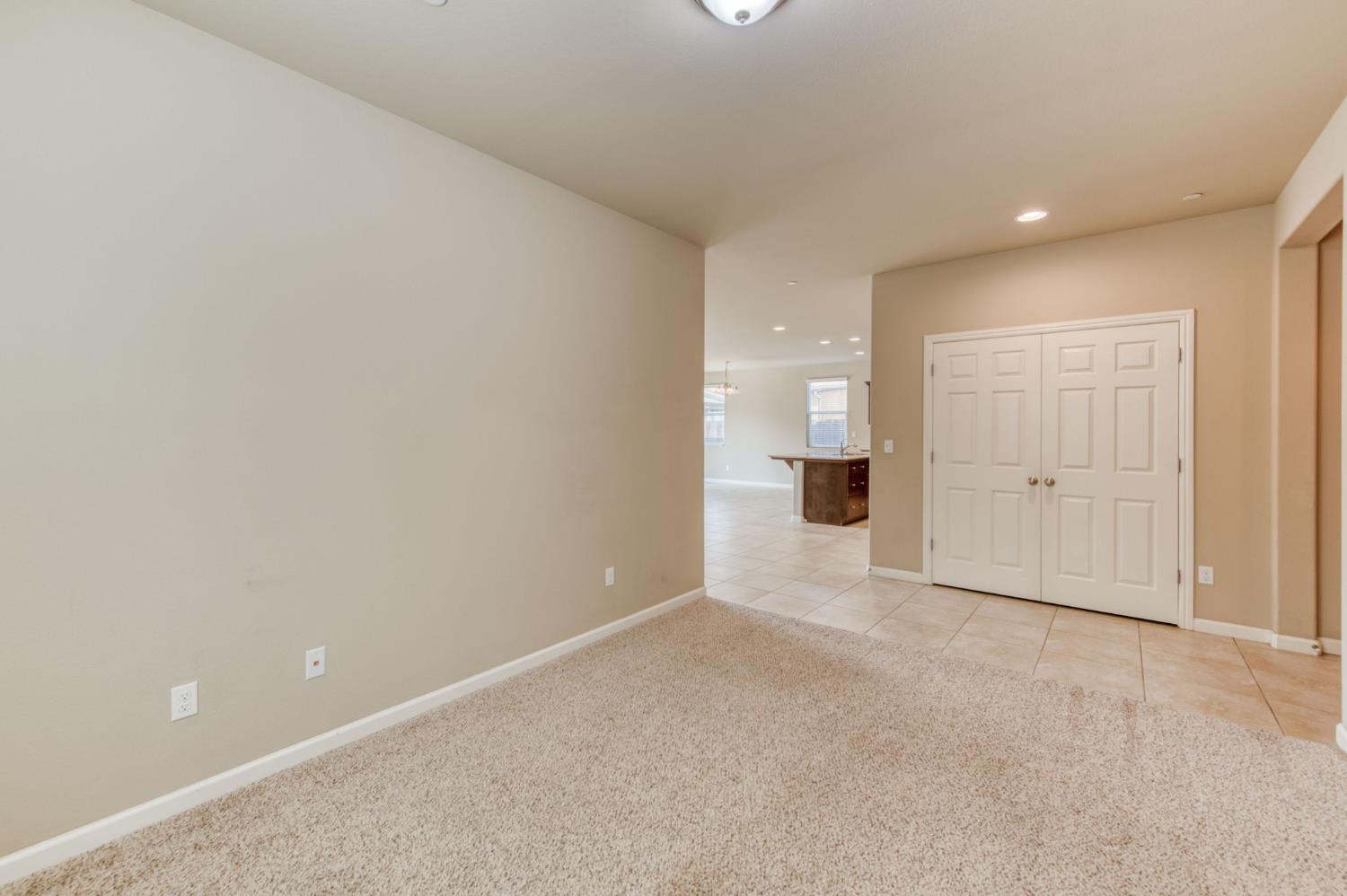 3460 Griffith Ave, Clovis, CA 93619