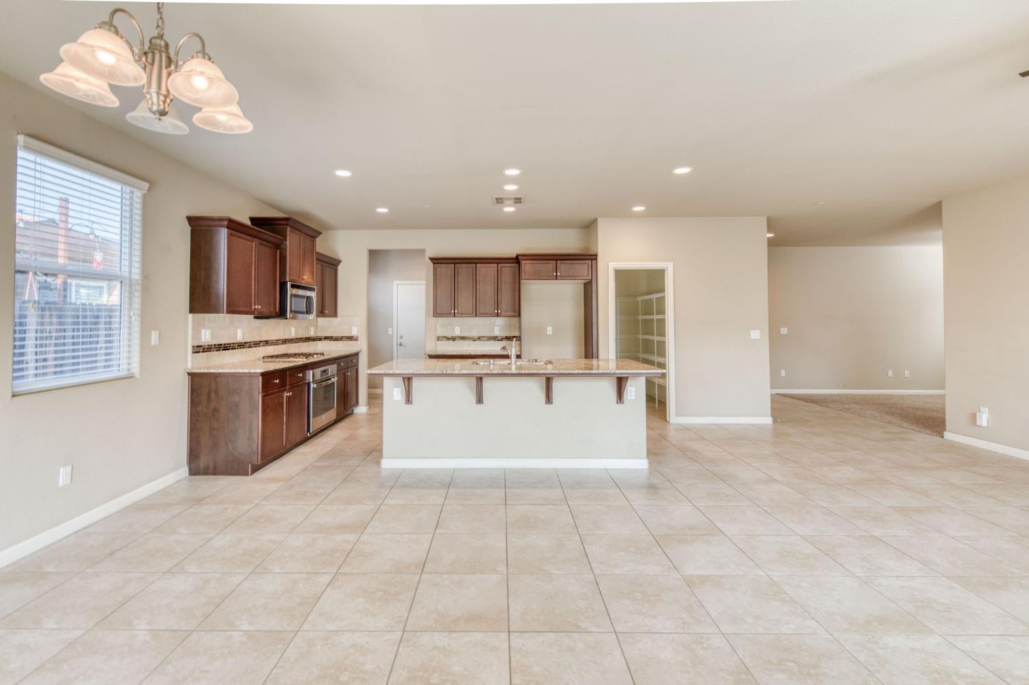 3460 Griffith Ave, Clovis, CA 93619