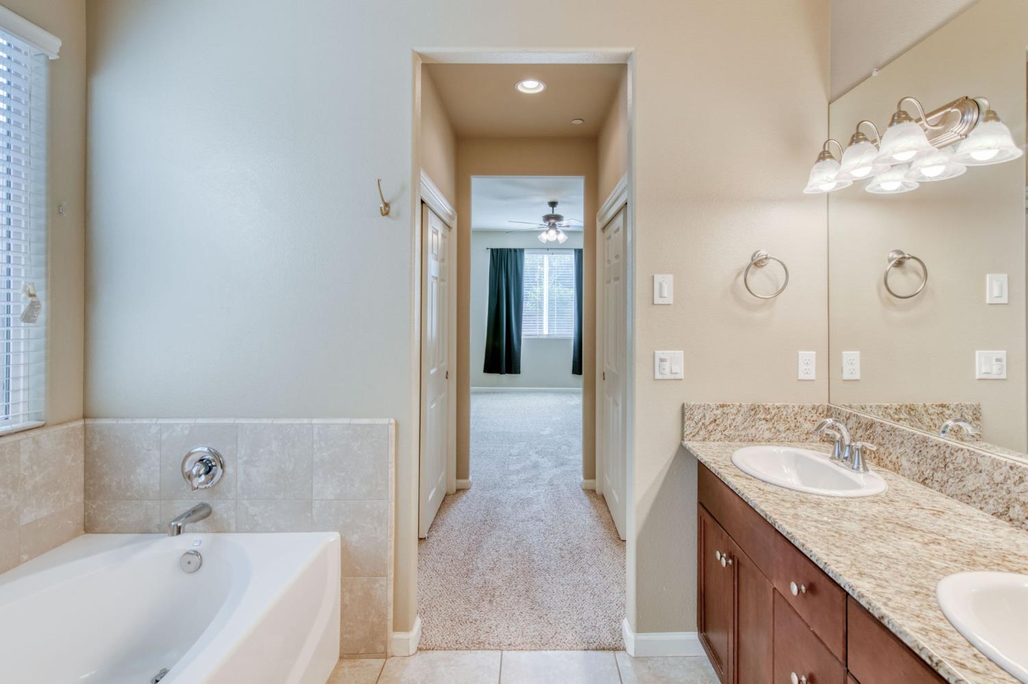 3460 Griffith Ave, Clovis, CA 93619