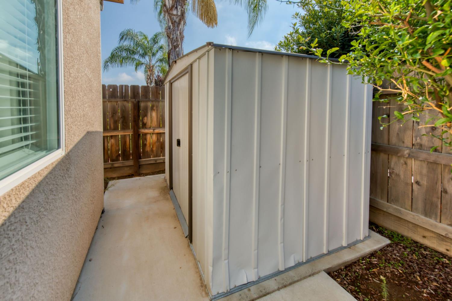 3460 Griffith Ave, Clovis, CA 93619