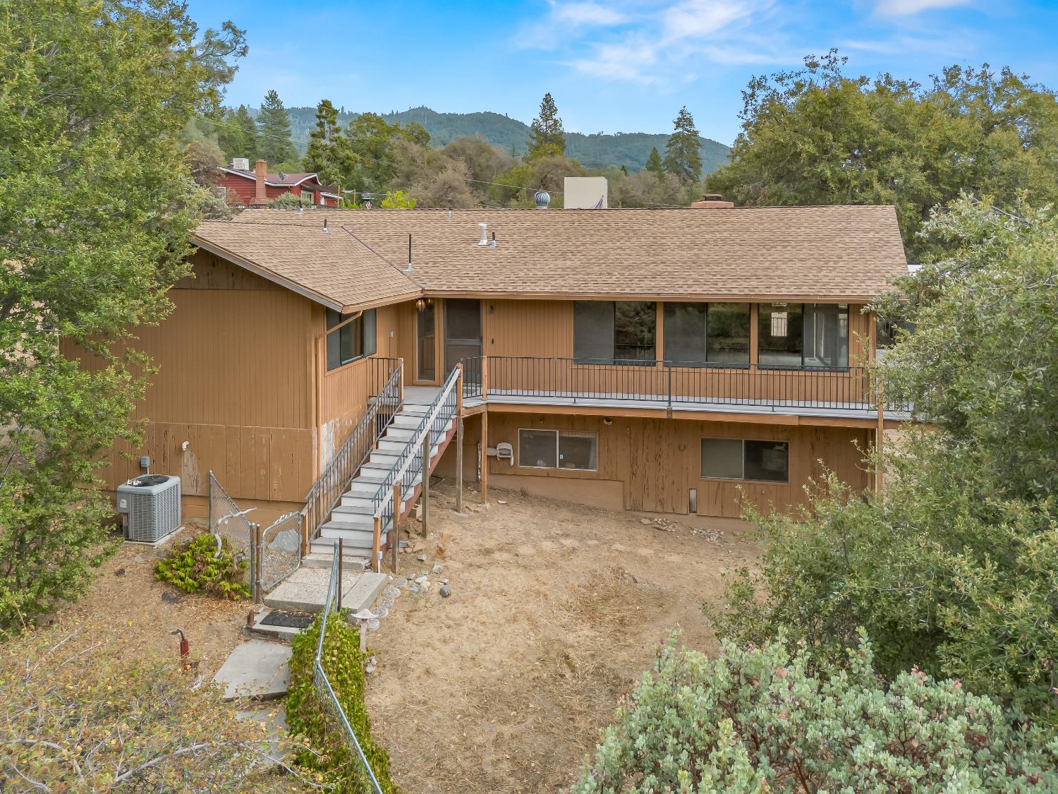 43044 Country Club Dr W, Oakhurst, CA 93644